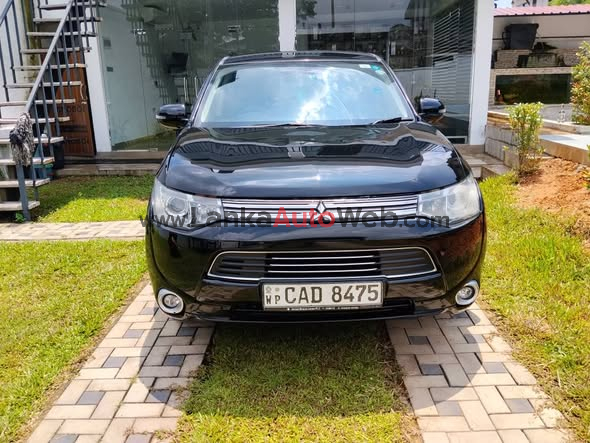 Mitsubishi outlander PHEV 2013