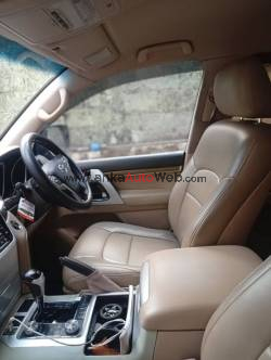Toyota Land Cruiser – විකිණීමට