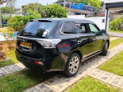 Mitsubishi outlander PHEV 2013